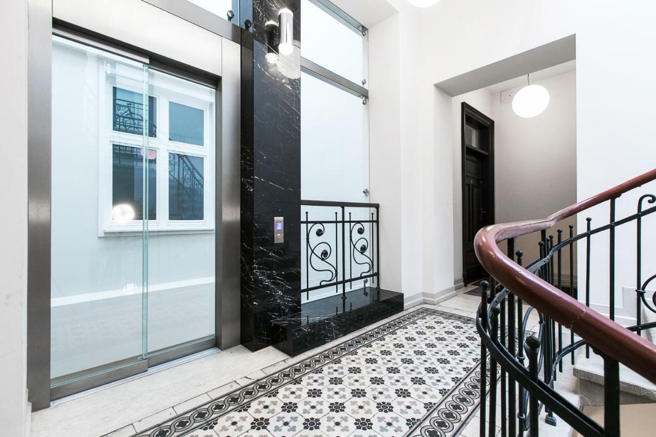 Old Town Brigue Apartment By Otium Cracovia Esterno foto